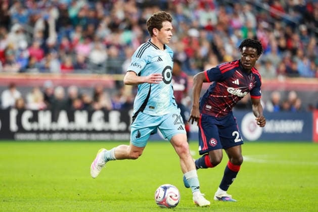 FOXBOROUGH, MA - MAY 16: Wil Trapp 20 of Minnesota United FC scans the field during a match between the New England Revolution and Minnesota United FC on May 16, 2026 at Gillette Stadium in Foxborough, Massachusetts. (Photo by Summer Lamont Icon Sportswire) SOCCER: MAY 16 MLS, Fussball Herren, USA New England Revolution vs Minnesota United FC EDITORIAL USE ONLY Icon260516012