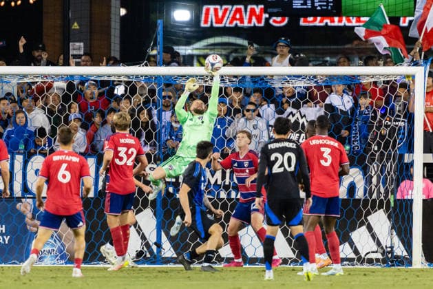 SAN JOSE, CA - MAY 16: Jonathan Sirois 40 of FC Dallas makes a save during a match on May 16, 2026 at PayPal Park in San Jose, CA. (Photo by Matthew Huang Icon Sportswire) SOCCER: MAY 16 MLS, Fussball Herren, USA San Jose Earthquakes vs FC Dallas EDITORIAL USE ONLY Icon260516023