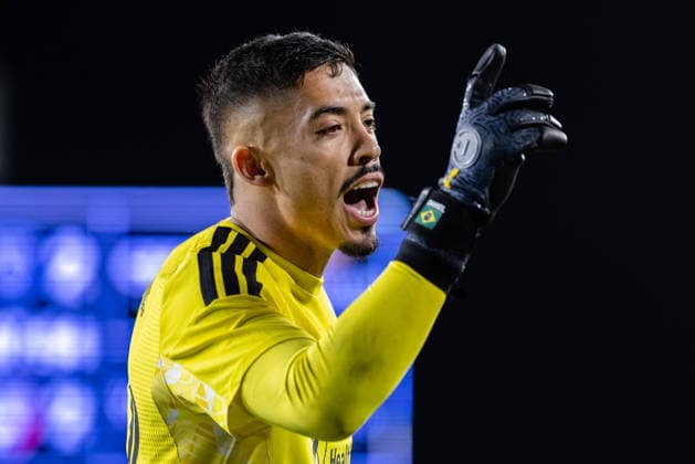 SAN JOSE, CA - MAY 16: Daniel 42 of the San Jose Earthquakes interacts with the referee during an instant replay review during a match against FC Dallas on May 16, 2026 at PayPal Park in San Jose, CA. (Photo by Matthew Huang Icon Sportswire) SOCCER: MAY 16 MLS, Fussball Herren, USA San Jose Earthquakes vs FC Dallas EDITORIAL USE ONLY Icon260516026