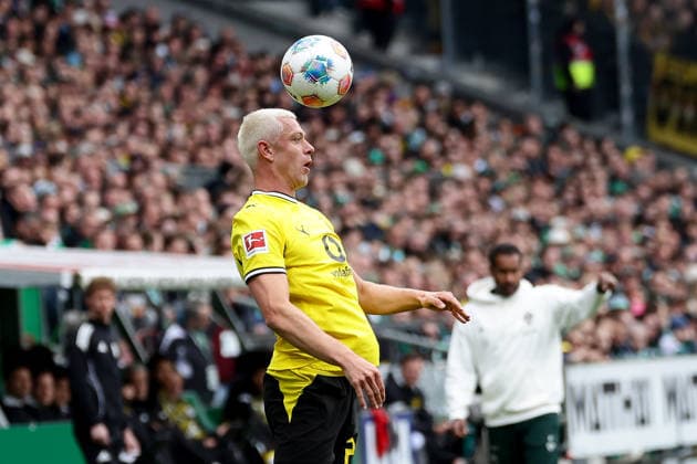 Bremen, Germany, 16 05 26, Julian Ryerson Borussia Dortmund on the ball during the Bundesliga 1 match between Werder Bremen Borussia Dortmund at Weserstadion in Bremen Photo by Joachim Bywaletz DFB DFL REGULATIONS PROHIBIT ANY USE OF PHOTOGRAPHS AS IMAGE SEQUENCES AND OR QUASI VIDEO Copyright: JoachimxBywaletz xJB-Sportfoto