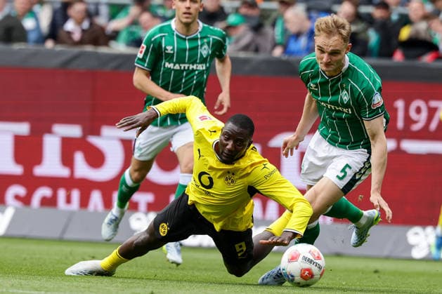 Bremen, Germany, 16 05 26, Serhou Guirassy Borussia Dortmund and Amos Pieper Werder Bremen in a duel during the match of the 1 Bundesliga between Werder Bremen Borussia Dortmund at Weserstadion in Bremen Photo by Joachim Bywaletz DFB DFL REGULATIONS PROHIBIT ANY USE OF PHOTOGRAPHS AS IMAGE SEQUENCES AND OR QUASI VIDEO Copyright: JoachimxBywaletz xJB-Sportfoto