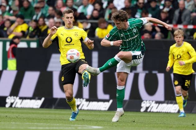 Bremen, Germany, 16 05 26, Nico Schlotterbeck Borussia Dortmund and Jens Stage Werder Bremen in a duel during the match of the 1 Bundesliga between Werder Bremen Borussia Dortmund at the Weserstadion in Bremen Photo by Joachim Bywaletz DFB DFL REGULATIONS PROHIBIT ANY USE OF PHOTOGRAPHS AS IMAGE SEQUENCES AND OR QUASI VIDEO Copyright: JoachimxBywaletz xJB-Sportfoto