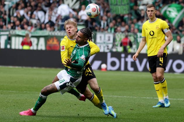 Bremen, Germany, 16 05 26, Daniel Svensson Borussia Dortmund and Justin Njinmah Werder Bremen in a duel during the match of the 1 Bundesliga between Werder Bremen Borussia Dortmund at Weserstadion in Bremen Photo by Joachim Bywaletz DFB DFL REGULATIONS PROHIBIT ANY USE OF PHOTOGRAPHS AS IMAGE SEQUENCES AND OR QUASI VIDEO Copyright: JoachimxBywaletz xJB-Sportfoto