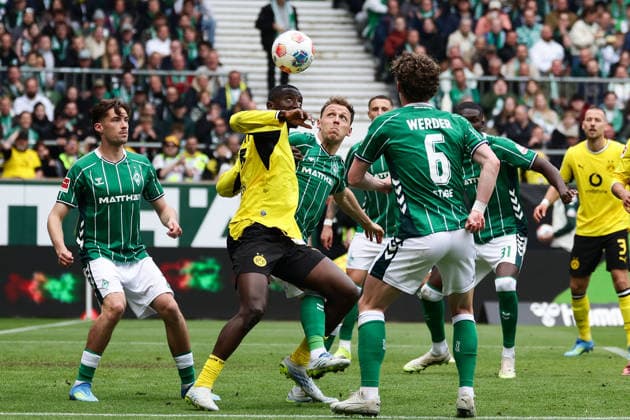 Bremen, Germany, 16 05 26, Oliver Deman Werder Bremen , Serhou Guirassy Borussia Dortmund , Senne Lynen Werder Bremen and Jens Stage Werder Bremen in a duel during the match of the 1 Bundesliga between Werder Bremen Borussia Dortmund at Weserstadion in Bremen Photo by Joachim Bywaletz DFB DFL REGULATIONS PROHIBIT ANY USE OF PHOTOGRAPHS AS IMAGE SEQUENCES AND OR QUASI VIDEO Copyright: JoachimxBywaletz xJB-Sportfoto