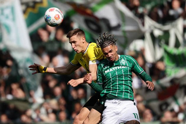 Bremen, Germany, 16 05 26, Nico Schlotterbeck Borussia Dortmund and Justin Njinmah Werder Bremen in a duel during the match of the 1 Bundesliga between Werder Bremen Borussia Dortmund at the Weserstadion in Bremen Photo by Joachim Bywaletz DFB DFL REGULATIONS PROHIBIT ANY USE OF PHOTOGRAPHS AS IMAGE SEQUENCES AND OR QUASI VIDEO Copyright: JoachimxBywaletz xJB-Sportfoto