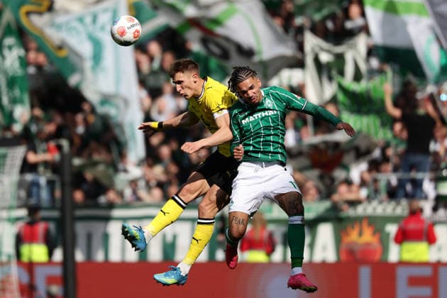 Bremen, Germany, 16 05 26, Nico Schlotterbeck Borussia Dortmund and Justin Njinmah Werder Bremen in a duel during the match of the 1 Bundesliga between Werder Bremen Borussia Dortmund at the Weserstadion in Bremen Photo by Joachim Bywaletz DFB DFL REGULATIONS PROHIBIT ANY USE OF PHOTOGRAPHS AS IMAGE SEQUENCES AND OR QUASI VIDEO Copyright: JoachimxBywaletz xJB-Sportfoto