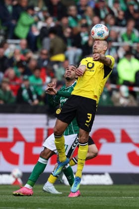 Bremen, Germany, 16 05 26, Justin Njinmah Werder Bremen and Waldemar Anton Borussia Dortmund in a duel during the match of the 1 Bundesliga between Werder Bremen Borussia Dortmund at Weserstadion in Bremen Photo by Joachim Bywaletz DFB DFL REGULATIONS PROHIBIT ANY USE OF PHOTOGRAPHS AS IMAGE SEQUENCES AND OR QUASI VIDEO Copyright: JoachimxBywaletz xJB-Sportfoto