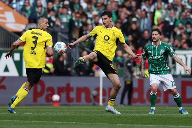 Bremen, Germany, 16 05 26, Waldemar Anton Borussia Dortmund , Luca Reggiani Borussia Dortmund and Romano Schmid Werder Bremen in a duel during the match of the 1 Bundesliga between Werder Bremen Borussia Dortmund at Weserstadion in Bremen Photo by Joachim Bywaletz DFB DFL REGULATIONS PROHIBIT ANY USE OF PHOTOGRAPHS AS IMAGE SEQUENCES AND OR QUASI VIDEO Copyright: JoachimxBywaletz xJB-Sportfoto