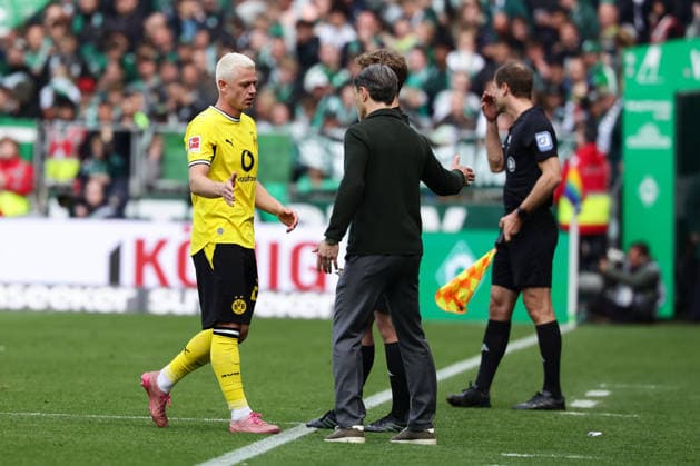 Bremen, Germany, 16 05 26, Julian Ryerson Borussia Dortmund and Niko Kovac head coach Borussia Dortmund during the match of the 1 Bundesliga between Werder Bremen Borussia Dortmund at Weserstadion in Bremen Photo by Joachim Bywaletz DFB DFL REGULATIONS PROHIBIT ANY USE OF PHOTOGRAPHS AS IMAGE SEQUENCES AND OR QUASI VIDEO Copyright: JoachimxBywaletz xJB-Sportfoto