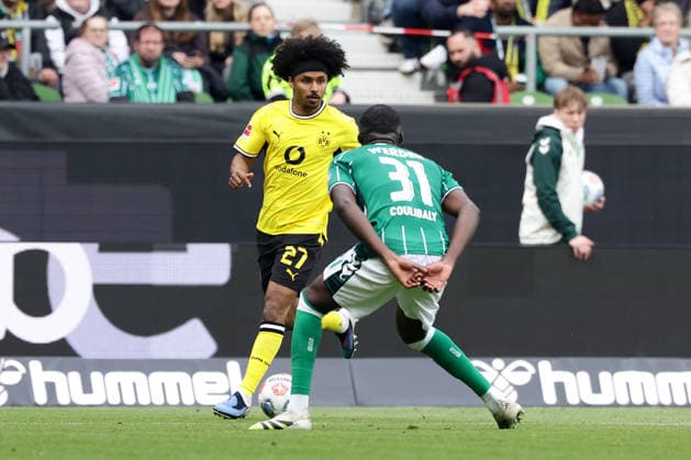 Bremen, Germany, 16 05 26, Karim Adeyemi Borussia Dortmund and Karim Coulibaly Werder Bremen in a duel during the match of the 1 Bundesliga between Werder Bremen Borussia Dortmund at the Weserstadion in Bremen Photo by Joachim Bywaletz DFB DFL REGULATIONS PROHIBIT ANY USE OF PHOTOGRAPHS AS IMAGE SEQUENCES AND OR QUASI VIDEO Copyright: JoachimxBywaletz xJB-Sportfoto