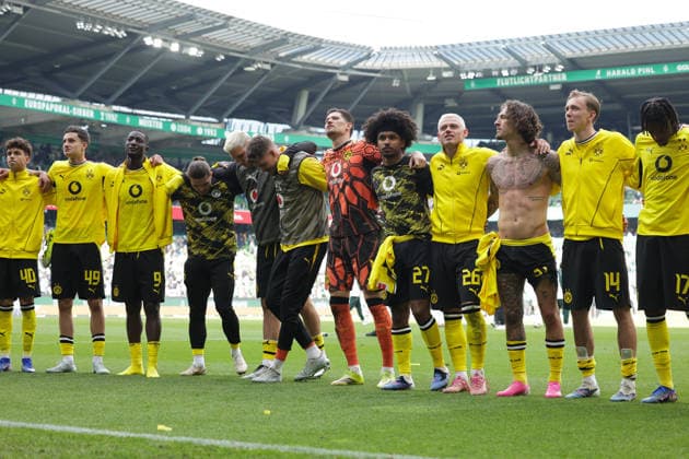 Bremen, Germany, 16 05 26, Samuele Inacio Borussia Dortmund , Luca Reggiani Borussia Dortmund , Serhou Guirassy Borussia Dortmund , Marcel Sabitzer Borussia Dortmund , Niklas Suele Borussia Dortmund , Alexander Meyer Borussia Dortmund , Gregor Kobel Borussia Dortmund , Karim Adeyemi Borussia Dortmund , Julian Ryerson Borussia Dortmund , Fabio Silva Borussia Dortmund , Maximilian Beier Borussia Dortmund and Carney Chukwuemeka Borussia Dortmund during the Bundesliga 1 match between Werder Bremen Borussia Dortmund at Weserstadion in Bremen Photo by Joachim Bywaletz DFB DFL REGULATIONS PROHIBIT ANY USE OF PHOTOGRAPHS AS IMAGE SEQUENCES AND OR QUASI VIDEO Copyright: JoachimxBywaletz xJB-Sportfoto