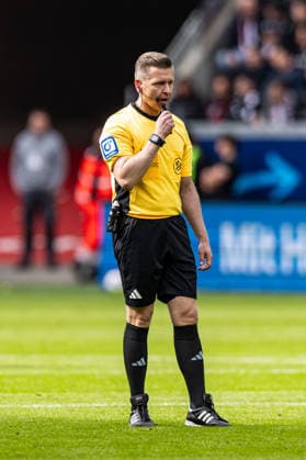 16 05 2026, xovx, Fußball Fußball Bundesliga, Eintracht Frankfurt VfB Stuttgart Referee Tobias Welz Wiesbaden , Freisteller DFL DFB REGULATIONS PROHIBIT ANY USE OF PHOTOGRAPHS as IMAGE SEQUENCES and or QUASI VIDEO emspor Frankfurt