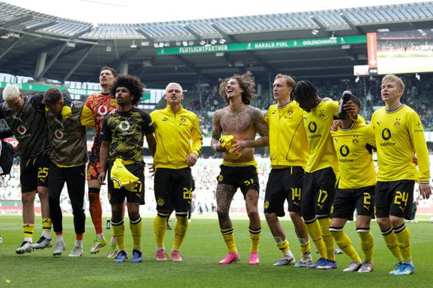Bremen, Germany, 16 05 26, Niklas Suele Borussia Dortmund , Alexander Meyer Borussia Dortmund , Gregor Kobel Borussia Dortmund , Karim Adeyemi Borussia Dortmund , Julian Ryerson Borussia Dortmund , Fabio Silva Borussia Dortmund , Maximilian Beier Borussia Dortmund , Carney Chukwuemeka Borussia Dortmund , Yan Couto Borussia Dortmund and Daniel Svensson Borussia Dortmund during the Bundesliga 1 match between Werder Bremen Borussia Dortmund at Weserstadion in Bremen Photo by Joachim Bywaletz DFB DFL REGULATIONS PROHIBIT ANY USE OF PHOTOGRAPHS AS IMAGE SEQUENCES AND OR QUASI VIDEO Copyright: JoachimxBywaletz xJB-Sportfoto