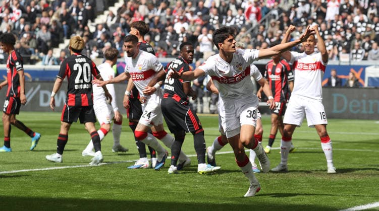 Frankfurt , Bundesliga soccer Eintracht Frankfurt vs VfB Stuttgart , Chema Andres VfB cheers after his goal