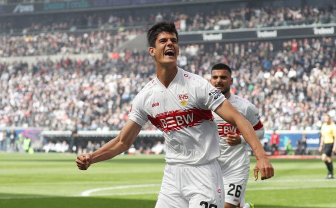 Frankfurt , Bundesliga soccer Eintracht Frankfurt vs VfB Stuttgart , Chema Andres VfB cheers after his goal