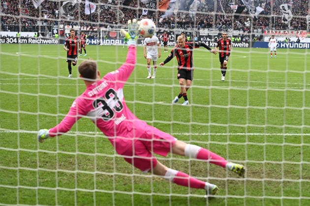 Jonathan BURKARDT F scores from the penalty spot to make it 2 2 against goalkeeper Alexander NUEBEL Nübel S Football 1 Bundesliga Season 2025 2026, 34 Spieltag, Spieltag34, matchday34, Eintracht Frankfurt F VfB Stuttgart S 2 2 am 16 05 2026 Deutsche Bank Park Frankfurt DFL regulations prohibit any use of photographs as image sequences and or quasi video Â