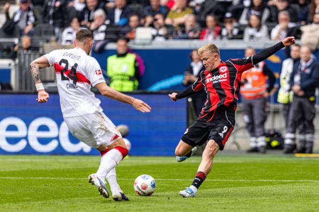 16 05 2026, xovx, Fußball Fußball Bundesliga, Eintracht Frankfurt VfB Stuttgart v l Jeff Chabot VfB Stuttgart , Jonathan Burkardt Eintracht Frankfurt DFL DFB REGULATIONS PROHIBIT ANY USE OF PHOTOGRAPHS as IMAGE SEQUENCES and or QUASI VIDEO emspor Frankfurt