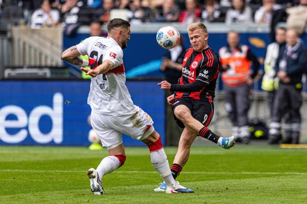 16 05 2026, xovx, Fußball Fußball Bundesliga, Eintracht Frankfurt VfB Stuttgart v l Jeff Chabot VfB Stuttgart , Jonathan Burkardt Eintracht Frankfurt DFL DFB REGULATIONS PROHIBIT ANY USE OF PHOTOGRAPHS as IMAGE SEQUENCES and or QUASI VIDEO emspor Frankfurt