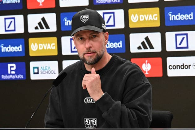 16 05 2026, xsltx, Fussball 1 Bundesliga, Eintracht Frankfurt VfB Stuttgart v l Trainer Sebastian Hoeness Hoeneß VfB Stuttgart at the press conference DFL DFB REGULATIONS PROHIBIT ANY USE OF PHOTOGRAPHS as IMAGE SEQUENCES and or QUASI VIDEO Frankfurt am Main