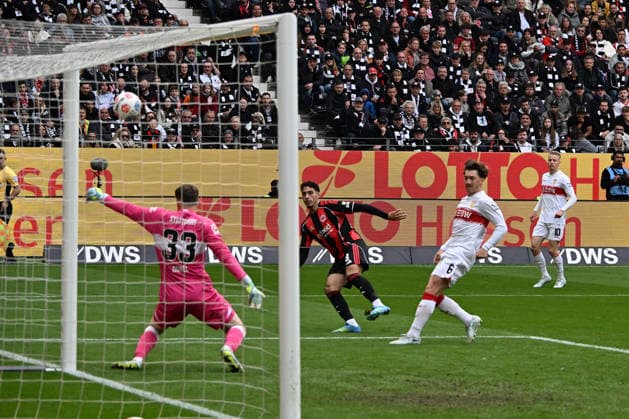 16 05 2026, xsltx, Soccer 1 Bundesliga, Eintracht Frankfurt VfB Stuttgart v l Alexander Nübel VfB Stuttgart Fares Chaibi Eintracht Frankfurt Angelo Stiller VfB Stuttgart DFL DFB REGULATIONS PROHIBIT ANY USE OF PHOTOGRAPHS as IMAGE SEQUENCES and or QUASI VIDEO Frankfurt am Main