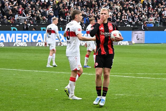 16 05 2026, xsltx, Fussball 1 Bundesliga, Eintracht Frankfurt VfB Stuttgart v l Torjubel nach dem Tor zum celebrating the goal celebrate 1 2 durch Jonathan Jonny Burkardt Eintracht Frankfurt DFL DFB REGULATIONS PROHIBIT ANY USE OF PHOTOGRAPHS as IMAGE SEQUENCES and or QUASI VIDEO Frankfurt am Main