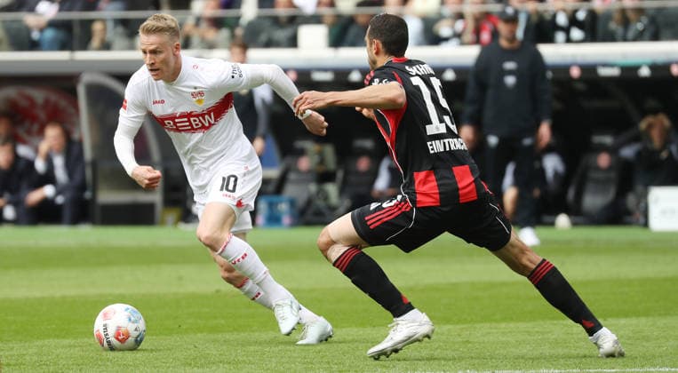 Frankfurt , Bundesliga soccer Eintracht Frankfurt vs VfB Stuttgart , from left Chris Führich VfB Ellyes Shkiri Fra