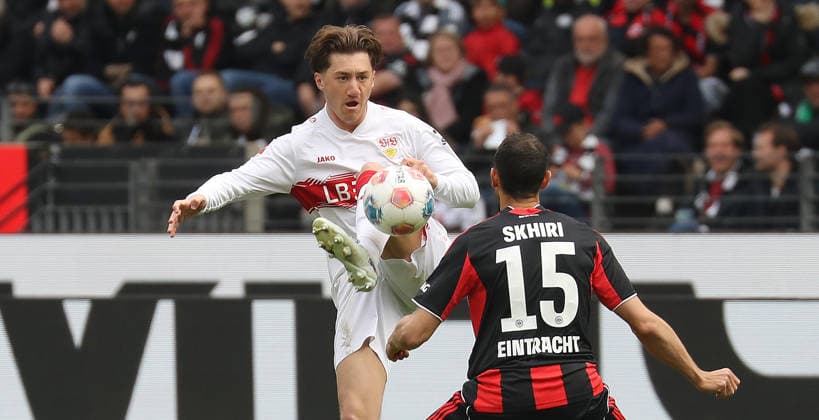 Frankfurt , Bundesliga soccer Eintracht Frankfurt vs VfB Stuttgart , from left Angelo Stiller VfB Ellyes Shkiri Fra