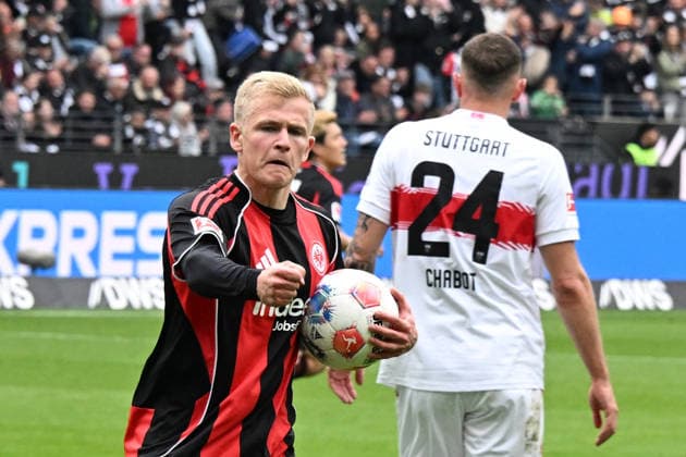 16 05 2026, xsltx, Fussball 1 Bundesliga, Eintracht Frankfurt VfB Stuttgart v l Torjubel nach dem Tor zum celebrating the goal celebrate 1 2 durch Jonathan Jonny Burkardt Eintracht Frankfurt DFL DFB REGULATIONS PROHIBIT ANY USE OF PHOTOGRAPHS as IMAGE SEQUENCES and or QUASI VIDEO Frankfurt am Main