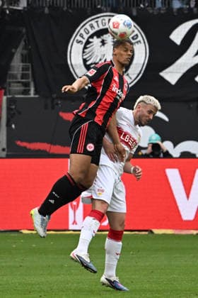 16 05 2026, xsltx, Fußball 1 Bundesliga, Eintracht Frankfurt VfB Stuttgart v l Timothy Chandler Eintracht Frankfurt Ermedin Demirovic VfB Stuttgart Zweikampf, Aktion, action, battle for the ball DFL DFB REGULATIONS PROHIBIT ANY USE OF PHOTOGRAPHS as IMAGE SEQUENCES and or QUASI VIDEO Frankfurt am Main