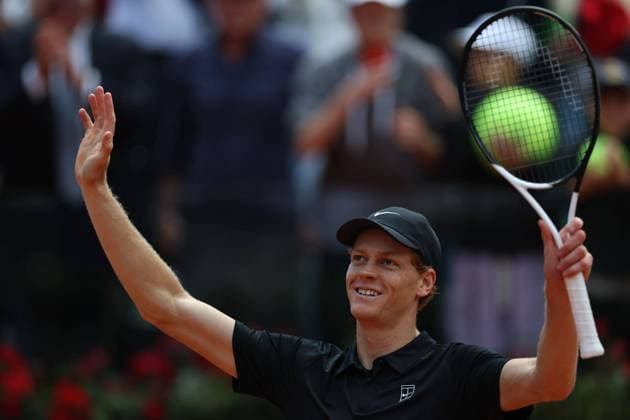 260516 -- ROME, May 16, 2026 -- Jannik Sinner greets the spectators after the men s singles semifinal match between Jannik Sinner of Italy and Daniil Medvedev of Russia at the ATP, Tennis Herren Italian Open tennis tournament in Rome, Italy, May 16, 2026. SPITALY-ROME-TENNIS-ATP-ITALIAN OPEN-SEMIFINAL-JANNIK SINNER VS DANIIL MEDVEDEV LixJing  (SP)ITALY-ROME-TENNIS-ATP-ITALIAN OPEN-SEMIFINAL-JANNIK SINNER VS DANIIL MEDVEDEV IMAGO LixJing  imago images 0856787939