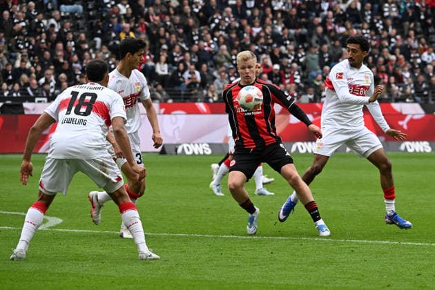 16 05 2026, xsltx, Fussball 1 Bundesliga, Eintracht Frankfurt VfB Stuttgart v l Jamie Leweling VfB Stuttgart Jose Maria Andres Baixauli VfB Stuttgart Chema Jonathan Jonny Burkardt Eintracht Frankfurt Zweikampf, Aktion, action, battle for the ball DFL DFB REGULATIONS PROHIBIT ANY USE OF PHOTOGRAPHS as IMAGE SEQUENCES and or QUASI VIDEO Frankfurt am Main