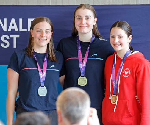 16 05 2026 Swimming 61 International Swimming Festival Nordbad DSW Darmstadt here Award ceremony WK111 200m backstroke from left Maja Melina Volz 2007 DSW 1912 Darmstadt Winner Sophia Herbsthoff 2004 DSW 1912 Darmstadt 3rd place Laetitia Adelhardt 2012 SC Wfr München Darmstadt Hessen Germany