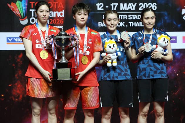 (260517) -- BANGKOK, May 17, 2026 -- Gold medalists Bao Lijing (1st L) Cao Zihan (2nd L) of China and silver medalists Iwanaga Rin (2nd R) Nakanishi Kie of Japan pose during the awarding ceremony after the women s doubles final match between Bao Lijing Cao Zihan of China and Iwanaga Rin Nakanishi Kie of Japan at the Thailand Open 2026 badminton tournament in Bangkok, Thailand, May 17, 2026. ) (SP)THAILAND-BANGKOK-BADMINTON-THAILAND OPEN 2026-WOMEN S DOUBLES-FINAL RachenxSageamsak 
