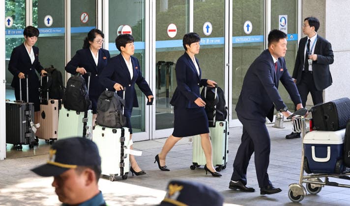 North Korea™s Naegohyang Women™s FC Arrives in South Korea for AWCL Semifinals North Korean soccer club Naegohyang Women s FC team arrives at Incheon International Airpot in Incheon, South Korea, May 17, 2026. The squad arrived in South Korea to compete in the semifinals of the 2025 2026 Asian Football Confederation (AFC) Women™s Champions League (AWCL) from 20-23 May. This marks the first time in eight years that North Korean athletes have visited South Korea for sporting competition since December 2018. Incheon South Korea  Copyright: xMatrixxImagesx xLeexSang-hoonx