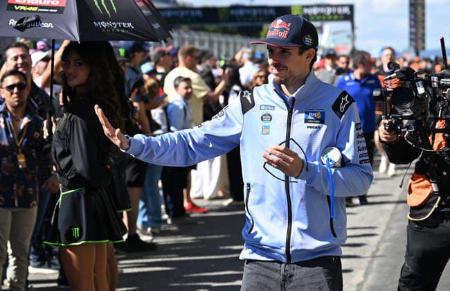 Ahead of MotoGP Catalonia Grand Prix BARCELONA, SPAIN - MAY 17: Alex Marquez of BK8 Gresini Racing MotoGP attends pilots parade ahead of the Catalonia Grand Prix, sixth round of the 2026 MotoGP World Championship, WM, Weltmeisterschaft at the 4.66-kilometer Circuit de Barcelona-Catalunya in Barcelona, Spain on May 17, 2026. Burak Akbulut Anadolu Barcelona Spain. Editorial use only. Please get in touch for any other usage.  Copyright: x2026xAnadoluxBurakxAkbulutx