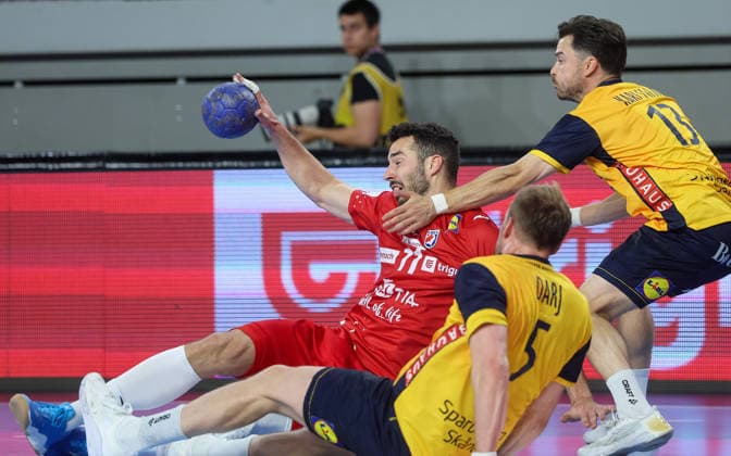 Croatia v Sweden: Internation Friendly Handball Match Zvonimir Srna of Croatia in action against Sebastian Karlsson of Sweden during the International Friendly, Länderspiel, Nationalmannschaft handball match between Croatia and Sweden at Arena Varazdin on May 16, 2026.  SanjinxStrukic PIXSELL