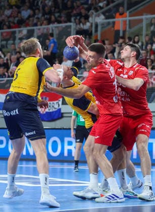 Croatia v Sweden: Internation Friendly Handball Match Lukas Sandell of Sweden in action against Leon Ljevar and Marko Mamic of Croatia during the International Friendly, Länderspiel, Nationalmannschaft handball match between Croatia and Sweden at Arena Varazdin on May 16, 2026.  SanjinxStrukic PIXSELL