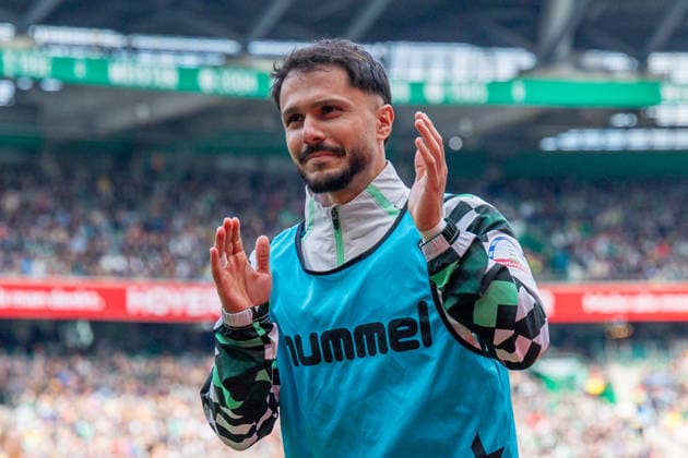 16.05.2026, 34. Spieltag in der 1. Fussball Bundesliga, SV Werder Bremen - Borussia Dortmund. Leonardo Bittencourt (SV Werder Bremen) bedankt sich bei den Fans. Bremen Weserstadion Bremen Deutschland xRHR-FOTO DEx *** 16 05 2026, Matchday 34 in Bundesliga 1, SV Werder Bremen Borussia Dortmund Leonardo Bittencourt SV Werder Bremen thanks the fans Bremen Weserstadion Bremen Germany xRHR PHOTO DEx Copyright: DennisxEwert RHR-FOTOx RHR-FOTO DE