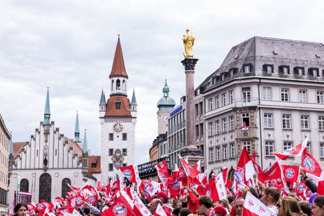 MUNICH, GERMANY - MAY 17: Fans of FC Bayern Muenchen waving flags during the Meisterfeier of FC Bayern Muenchen at Marienplatz on May 17, 2026 in Munich, Germany. Bavaria Germany Copyright: xSteffiexWunderlx