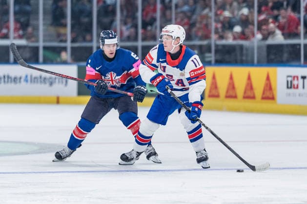 17 05 2026, Zurich, Swiss Life Arena, Ice Hockey World Championships Great Britain USA, 11 Oliver Moore United States , 5 Ben Davies Great Britain Zurich Swiss Life Arena Zurich Switzerland Copyright: xJustPictures.ch StefanxEmchx jp-de-StEm-DSC0023220260517