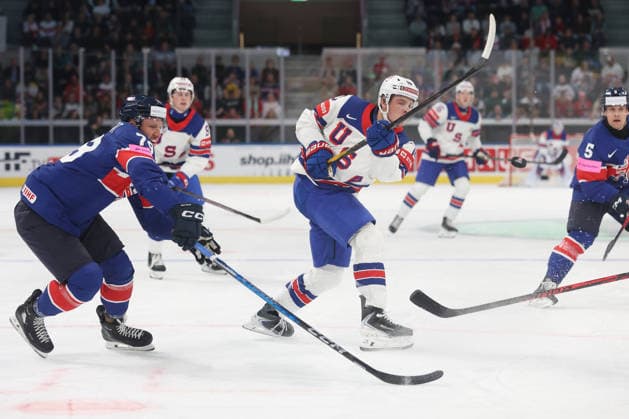 World Championship 2026 USA GBR Nathanael Halbert vs James Hagens 17 05 2026 Swiss Life Arena Zuerich , SWITZERLAND, Ice Hockey Men IIHF World Championship Zurich 2026 Group A USA GBR Nathanael Halbert li,GBR vs James Hagens USA