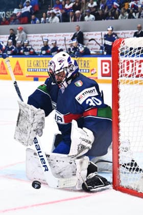 Goalkeeper Jacob Smith (ITA) in action during the 2026 IIHF World Championship, WM, Weltmeisterschaft Group B, match Italy vs Slovakia, on May 17, 2026, Fribourg, Switzerland. (CTKxPhoto RadekxPetrasek) CTKPhotoP2026051702975  CTKPhotoP2026051702975