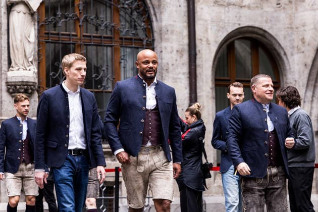MUNICH, GERMANY - MAY 17: Dominik Krause (Major of Munich) with Vincent Kompany (Head Coach FC Bayern Muenchen) during the Meisterfeier of FC Bayern Muenchen at Marienplatz on May 17, 2026 in Munich, Germany. Bavaria Germany Copyright: xSteffiexWunderlx