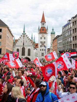 17 05 2026, Football Bundesliga 2025 2026, FC Bayern Munichs championship celebration on the Rathausbalkon in Munich Bayern fans on Rathausplatz get in the mood with flags