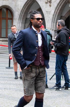 17 05 2026, Football Bundesliga 2025 2026, FC Bayern Munichs championship celebration on the Rathausbalkon in Munich The team arrives in traditional costume at the town hall Serge Gnabry FC Bayern Munich