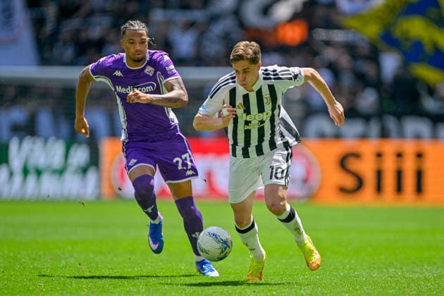 Juventus Kenan Yildiz fights for the ball with Fiorentina s Ndour during the Serie A soccer match between Juventus and Fiorentina at the Allianz Stadium in Turin, Italy - Sunday, May 17, 2026. - Soccer .  Copyright: xTanoxPecoraro LaPressex