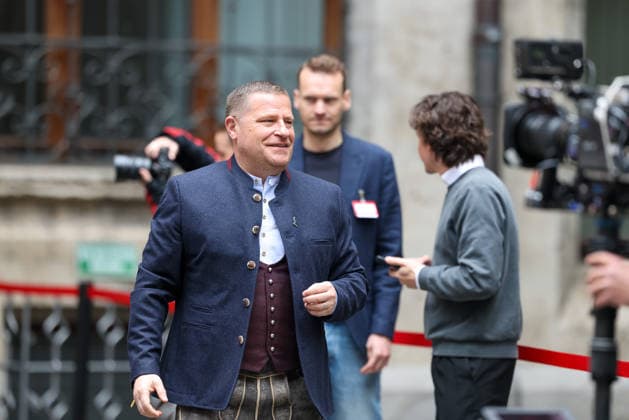 Max Eberl FC Bayern Muenchen, Chief Sports Officer , GER, Reception of FC Bayern Muenchen in the town hall and championship celebration at Marienplatz, 17 05 2026, GER, Reception of FC Bayern Muenchen in the town hall and championship celebration at Marienplatz, 17 05 2026 Muenchen Copyright: xEibner-Pressefoto JennixMaulx EP_JML