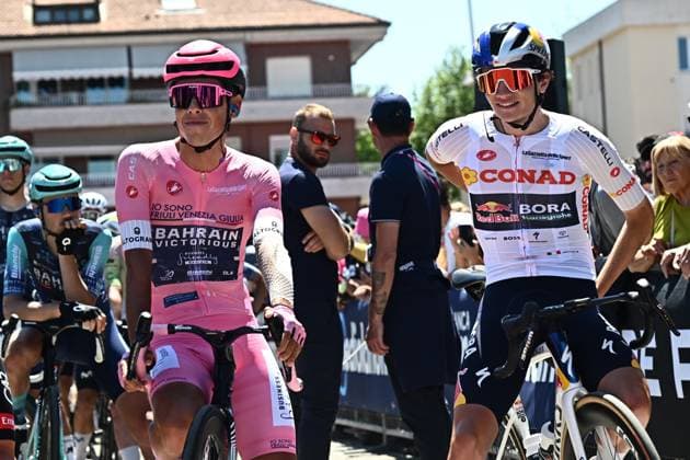 May 17, 2026, Cervia, ITALY: Portuguese rider Afonso Eulalio of Bahrain Victorious wearing the overall leader s pink jersey, italian rider Giulio Pellizzari of Red Bull - Bora-Hansgrohe team wearing the best young rider s white jersey, waiting to the start for the 9th stage of the 109 Giro d Italia 2026, cycling race over 184 km from Cervia to Corno alle Scale, 17 May 2026. ANSA LUCA ZENNARO. Giro D Italia Cycling Tour - Stage 9  - ZUMAa110 20260517_zaf_a110_045 Copyright: xLucaxZennarox