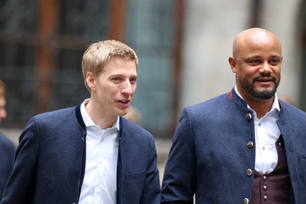 Vincent Kompany FC Bayern Muenchen, Head Coach with Dominik Krause Gruene, Lord Mayor of Munich , GER, Reception of FC Bayern Muenchen in the town hall and championship celebration at Marienplatz, 17 05 2026, GER, Reception of FC Bayern Muenchen in the town hall and championship celebration at Marienplatz, 17 05 2026 Muenchen Copyright: xEibner-Pressefoto JennixMaulx EP_JML