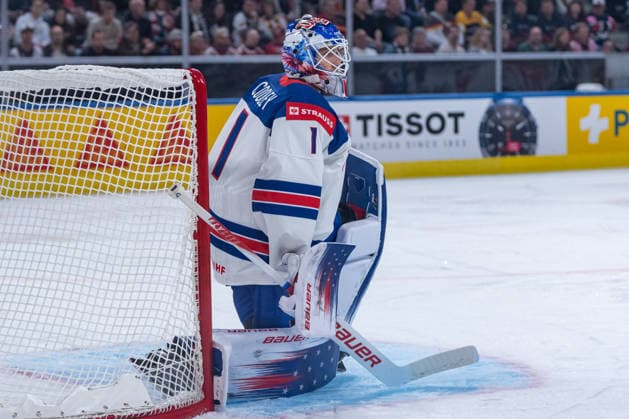 ZURICH, SWITZERLAND - MAY 17: Devin Cooley (United States, 1) during the Preliminary Round - Group A Match 11 between Great Britain and United States at the IIHF Ice hockey, Eishockey World Championship, WM, Weltmeisterschaft 2026, Swiss Life Arena on May 17, 2026 in Zurich, Switzerland. Zurich Switzerland Copyright: xTimoxSteinx